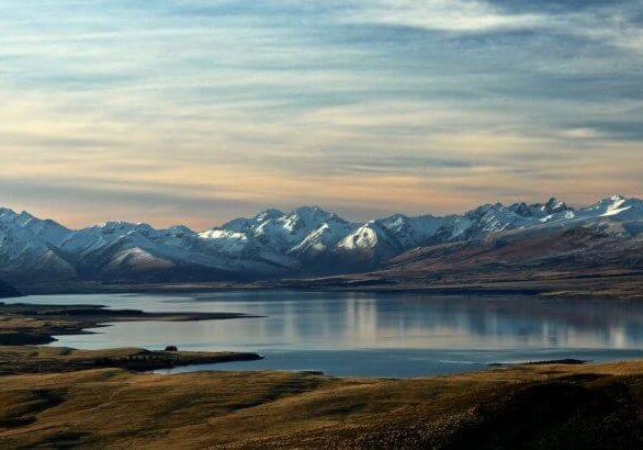 mountains and shoreline in New Zealand for Wonder Voyage blog