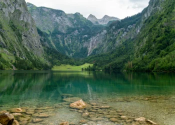 image of emerald green lake of Königssee in Germany for blog post about pilgrimage to bavaria